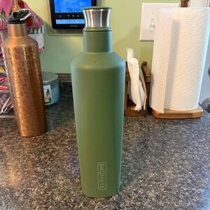Brumate green water bottle